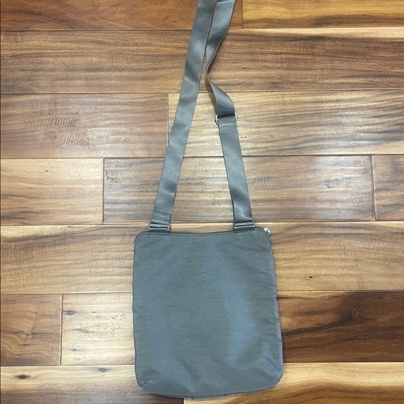 Crossbody Baggallini Bag - Stylish Gray crossbody unisex Bag - Picture 4 of 5